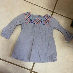 539. Carter's Geometric Pattern Embroidered Neckline Size 6 months